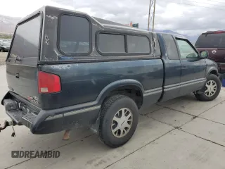 1997 GMC Sonoma SLS with VIN 1GTDT19W2V8504564, listed as a Copart auction lot 78217124 with 184,122 mi miles and Salvage Title. Bid and sale history available at carsss.com. Image 3.