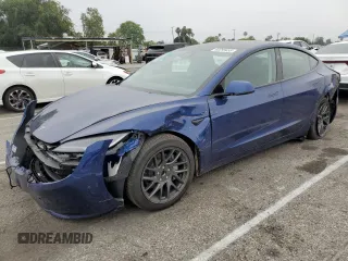 2025 Tesla Model 3 Long Range z VIN 5YJ3E1EA8SF952402, wystawiony jako Copart lot #60259455 z przebiegiem 4 542 mil mil oraz Szkoda całkowita • Salvage title. Historia ofert i sprzedaży dostępna na DreamBid. Obrazek 1.