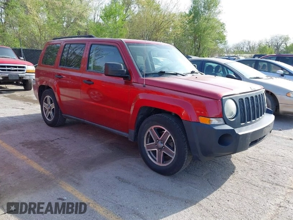 2008 Jeep Patriot Sport with VIN 1J8FF28WX8D667698, listed as a IAAI auction lot 41979151 with 165,981 mi miles. Bid and sale history available at carsss.com. Image 1.