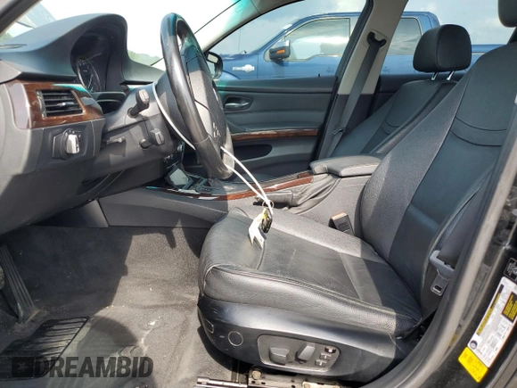 2011 BMW 3 Series 328i xDrive z VIN WBAPK7C56BA970180, wystawiony jako Copart lot #60878415 z przebiegiem 144 218 mil mil oraz Czysty tytuł • Clean title. Historia ofert i sprzedaży dostępna na DreamBid. Obrazek 7.