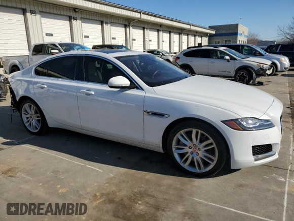 2018 Jaguar XF 30t Prestige with VIN SAJBK4GX4JCY73331, listed as a Copart auction lot 43069184 with 17,046 mi miles. Bid and sale history available at carsss.com. Image 4.