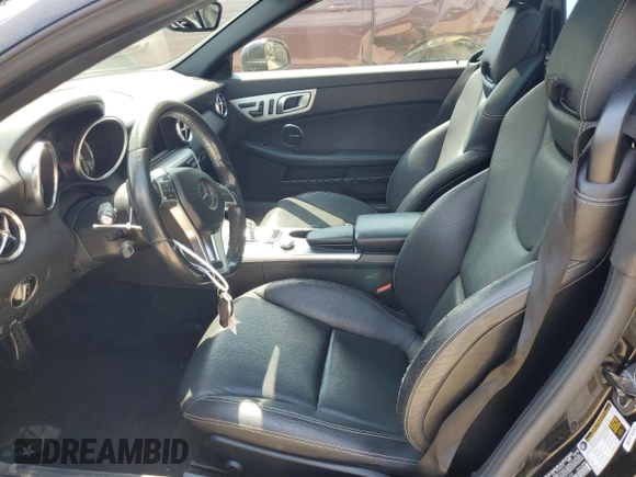 2016 Mercedes-Benz SLK 300 z VIN WDDPK3JAXGF123688, wystawiony jako Copart lot #64888383 z przebiegiem 81 733 mil mil oraz . Historia ofert i sprzedaży dostępna na DreamBid. Obrazek 7.