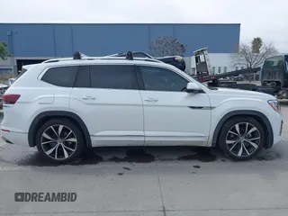 2024 Volkswagen Atlas SEL Premium R-Line z VIN 1V2FR2CA6RC547798, wystawiony jako IAAI lot #41723656 z przebiegiem 27 146 mil mil oraz . Historia ofert i sprzedaży dostępna na DreamBid. Obrazek 14.