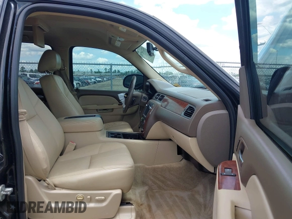 2013 Chevrolet Suburban LT с VIN 1GNSCJE04DR146389, выставлен на аукционе IAAI как лот 42234931 с пробегом 77 555 миль миль и . История ставок и продаж доступна на DreamBid. Изображение 5.