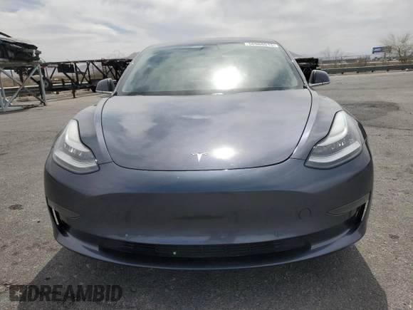 2019 Tesla Model 3 Mid Range z VIN 5YJ3E1EA2KF417212, wystawiony jako Copart lot #50968615 z przebiegiem 104 807 mil mil oraz Szkody całkowita. Historia ofert i sprzedaży dostępna na DreamBid. Obrazek 5.