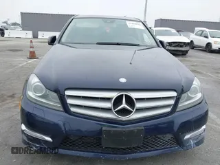 2013 Mercedes-Benz C 250 Sport z VIN WDDGF4HB6DR255558, wystawiony jako IAAI lot #42468034 z przebiegiem 201 462 mil mil oraz . Historia ofert i sprzedaży dostępna na DreamBid. Obrazek 6.
