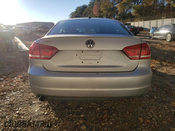 2013 Volkswagen Passat Wolfsburg Edition z VIN 1VWAP7A30DC133893, wystawiony jako Copart lot #82477184 z przebiegiem 136 344 mil mil oraz Szkoda całkowita • Salvage title. Historia ofert i sprzedaży dostępna na DreamBid. Obrazek 6.