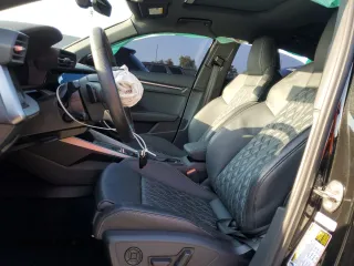 2022 Audi S3 Premium Plus z VIN WAUH3DGY8NA005992, wystawiony jako Copart lot #53988684 z przebiegiem 33 849 mil mil oraz . Historia ofert i sprzedaży dostępna na DreamBid. Obrazek 7.