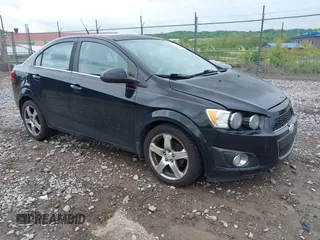 2012 Chevrolet Sonic LTZ z VIN 1G1JE5SH9C4175083, wystawiony jako IAAI lot #42257341 z przebiegiem 163 411 mil mil oraz . Historia ofert i sprzedaży dostępna na DreamBid. Obrazek 1.