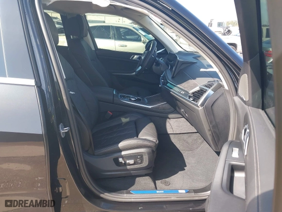 2025 BMW X7 xDrive40i with VIN 5UX23EM01S9X70776, listed as a IAAI auction lot 41653829 with 3,005 mi miles. Bid and sale history available at carsss.com. Image 5.