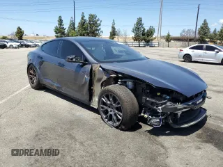 2022 Tesla Model S z VIN 5YJSA1E53NF491494, wystawiony jako Copart lot #56483015 z przebiegiem 31 507 mil mil oraz Szkoda całkowita • Salvage title. Historia ofert i sprzedaży dostępna na DreamBid. Obrazek 4.