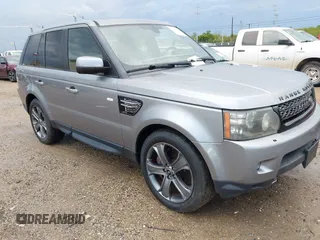 2013 Land Rover Range Rover Sport SC z VIN SALSH2E41DA783542, wystawiony jako IAAI lot #42487616 z przebiegiem 138 620 mil mil oraz . Historia ofert i sprzedaży dostępna na DreamBid. Obrazek 1.