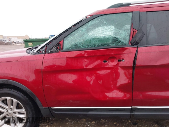 2013 Ford Explorer XLT with VIN 1FM5K7D94DGB68900, listed as a IAAI auction lot 41090687 with 219,170 mi miles and . Bid and sale history available at carsss.com. Image 6.