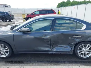 2013 Nissan Maxima SV z VIN 1N4AA5AP2DC831021, wystawiony jako IAAI lot #42255349 z przebiegiem 143 373 mil mil oraz . Historia ofert i sprzedaży dostępna na DreamBid. Obrazek 14.