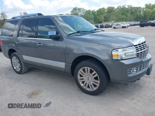 2013 Lincoln Navigator z VIN 5LMJJ2J50DEL08908, wystawiony jako IAAI lot #42177997 z przebiegiem 119 196 mil mil oraz . Historia ofert i sprzedaży dostępna na DreamBid. Obrazek 1.