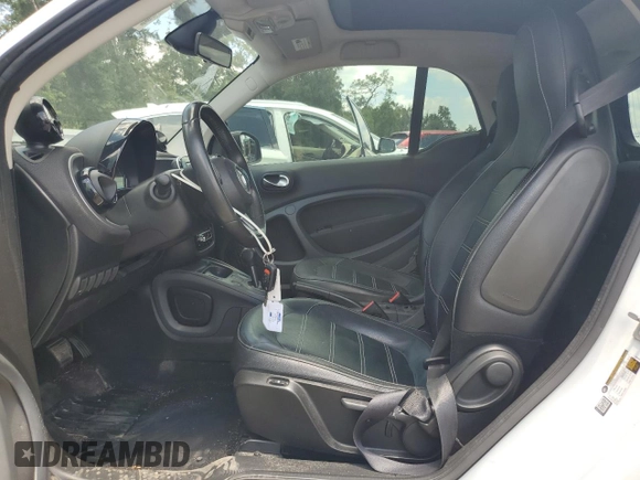 2016 Smart fortwo Passion z VIN WMEFJ5DA5GK058855, wystawiony jako Copart lot #57119445 z przebiegiem 173 493 mil mil oraz Szkody całkowita. Historia ofert i sprzedaży dostępna na DreamBid. Obrazek 7.