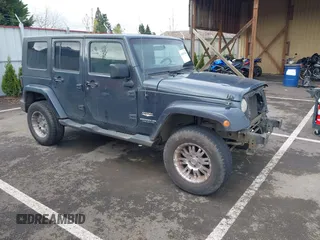 2007 Jeep Wrangler Unlimited Sahara z VIN 1J4GA59107L120503, wystawiony jako IAAI lot #42019384 z przebiegiem 230 965 mil mil oraz . Historia ofert i sprzedaży dostępna na DreamBid. Obrazek 1.