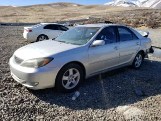 2002 Toyota Camry XLE z VIN 4T1BF30K62U500326, wystawiony jako Copart lot #47411445 z przebiegiem Nie podano mil oraz Szkoda całkowita • Salvage title. Historia ofert i sprzedaży dostępna na DreamBid. Obrazek 1.