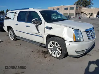 2011 Cadillac Escalade ESV Luxury z VIN 1GYS4HEF9BR203728, wystawiony jako IAAI lot #41545333 z przebiegiem Nie podano mil oraz . Historia ofert i sprzedaży dostępna na DreamBid. Obrazek 1.