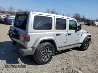 2024 Jeep Wrangler Sahara z VIN 1C4PJXEG9RW242600, wystawiony jako Copart lot #49297285 z przebiegiem 11 391 mil mil oraz Szkoda całkowita • Salvage title. Historia ofert i sprzedaży dostępna na DreamBid. Obrazek 3.