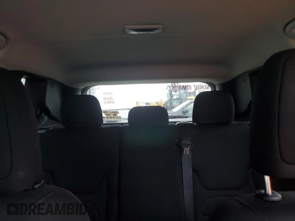 2018 Jeep Renegade Latitude z VIN ZACCJABB0JPH49634, wystawiony jako Copart lot #56703905 z przebiegiem 99 309 mil mil oraz Szkoda całkowita • Salvage title. Historia ofert i sprzedaży dostępna na DreamBid. Obrazek 10.