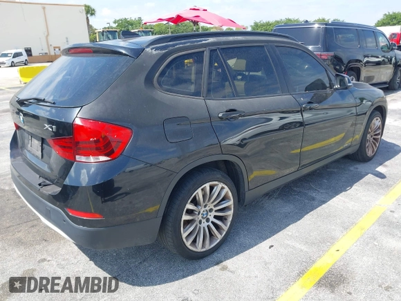 2013 BMW X1 28i z VIN WBAVM1C55DVW43523, wystawiony jako IAAI lot #42099204 z przebiegiem 108 566 mil mil oraz . Historia ofert i sprzedaży dostępna na DreamBid. Obrazek 4.