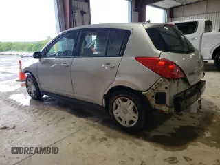 2010 Nissan Versa S z VIN 3N1BC1CP5AL376294, wystawiony jako Copart lot #57912125 z przebiegiem 199 491 mil mil oraz Szkody całkowita. Historia ofert i sprzedaży dostępna na DreamBid. Obrazek 2.