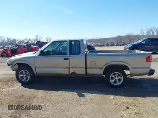 2003 Chevrolet S-10 with VIN 1GCCS19H438100436, listed as a IAAI auction lot 41891848 with 117,907 mi miles and . Bid and sale history available at DreamBid. Image 14.