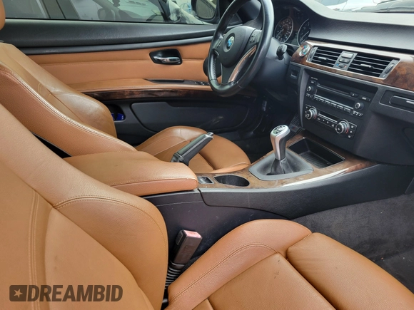 2011 BMW 3 Series 335i с VIN WBADX7C5XBE242018, выставлен на аукционе IAAI как лот 42448371 с пробегом 69 043 миль миль и . История ставок и продаж доступна на DreamBid. Изображение 5.
