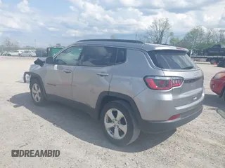 2019 Jeep Compass Altitude z VIN 3C4NJCBB7KT742453, wystawiony jako IAAI lot #42107184 z przebiegiem 97 683 mil mil oraz . Historia ofert i sprzedaży dostępna na DreamBid. Obrazek 3.