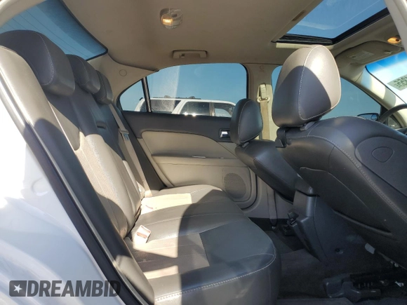 2010 Mercury Milan Hybrid z VIN 3MEDM0L39AR616243, wystawiony jako Copart lot #57054355 z przebiegiem 201 372 mil mil oraz Szkody całkowita. Historia ofert i sprzedaży dostępna na DreamBid. Obrazek 10.