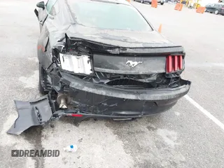 2017 Ford Mustang EcoBoost z VIN 1FA6P8TH8H5250242, wystawiony jako IAAI lot #41928531 z przebiegiem 81 632 mil mil oraz . Historia ofert i sprzedaży dostępna na DreamBid. Obrazek 6.