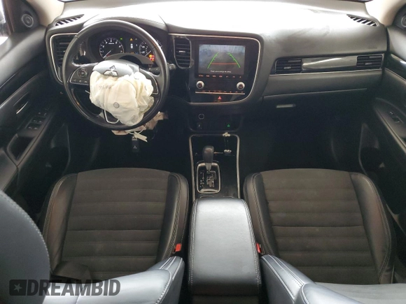 2020 Mitsubishi Outlander SE z VIN JA4AD3A33LZ006078, wystawiony jako Copart lot #55786005 z przebiegiem 68 115 mil mil oraz Czysty tytuł • Clean title. Historia ofert i sprzedaży dostępna na DreamBid. Obrazek 8.