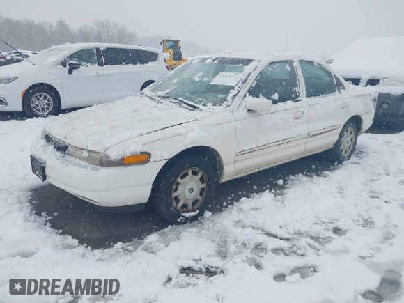 1996 Mercury Mystique z VIN 1MELM653XTK605481, wystawiony jako IAAI lot #41543215 z przebiegiem 120 988 mil mil oraz . Historia ofert i sprzedaży dostępna na DreamBid. Obrazek 2.