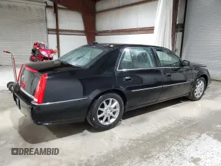 2010 Cadillac DTS 1SC z VIN 1G6KD5EY7AU128077, wystawiony jako Copart lot #58089475 z przebiegiem 203 830 mil mil oraz Szkody całkowita. Historia ofert i sprzedaży dostępna na DreamBid. Obrazek 3.