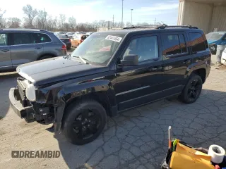 2015 Jeep Patriot Altitude z VIN 1C4NJRBB4FD317433, wystawiony jako Copart lot #50703555 z przebiegiem 109 650 mil mil oraz Nie do naprawy. Historia ofert i sprzedaży dostępna na DreamBid. Obrazek 1.