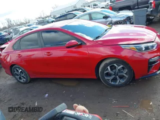2021 Kia Forte LXS z VIN 3KPF24AD6ME324595, wystawiony jako IAAI lot #41743563 z przebiegiem 54 597 mil mil oraz . Historia ofert i sprzedaży dostępna na DreamBid. Obrazek 13.