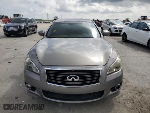 2013 Infiniti M z VIN JN1BY1AP9DM514188, wystawiony jako Copart lot #57634155 z przebiegiem 170 910 mil mil oraz Szkoda całkowita • Salvage title. Historia ofert i sprzedaży dostępna na DreamBid. Obrazek 5.