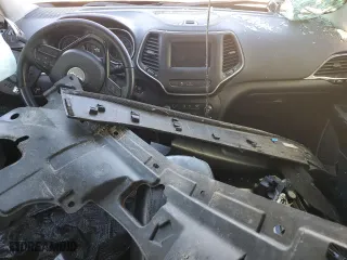 2019 Jeep Cherokee Latitude Plus with VIN 1C4PJLLNXKD326095, listed as a Copart auction lot 81582224 with 117,236 mi miles and Salvage Title. Bid and sale history available at carsss.com. Image 8.