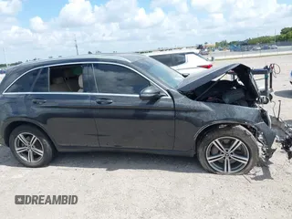 2020 Mercedes-Benz GLC 300 с VIN WDC0G8DB5LF715700, выставлен на аукционе IAAI как лот 42135225 с пробегом 42 423 миль миль и . История ставок и продаж доступна на DreamBid. Изображение 13.