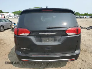 2017 Chrysler Pacifica Touring L z VIN 2C4RC1BGXHR758038, wystawiony jako Copart lot #59639815 z przebiegiem 161 552 mil mil oraz Szkoda całkowita • Salvage title. Historia ofert i sprzedaży dostępna na DreamBid. Obrazek 6.