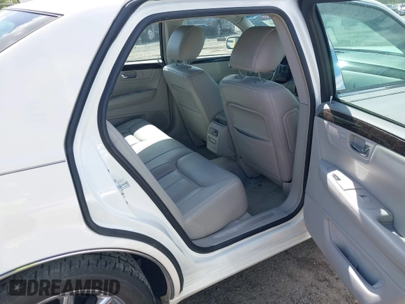 2010 Cadillac DTS 1SC z VIN 1G6KD5EY0AU114294, wystawiony jako IAAI lot #42046408 z przebiegiem 119 142 mil mil oraz . Historia ofert i sprzedaży dostępna na DreamBid. Obrazek 8.