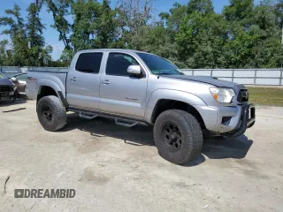 2015 Toyota Tacoma z VIN 5TFLU4EN5FX135486, wystawiony jako Copart lot #58320245 z przebiegiem 95 424 mil mil oraz Szkoda całkowita • Salvage title. Historia ofert i sprzedaży dostępna na DreamBid. Obrazek 4.