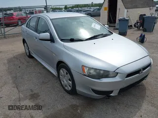 2011 Mitsubishi Lancer ES z VIN JA32U2FUXBU028028, wystawiony jako IAAI lot #42300436 z przebiegiem 221 178 mil mil oraz . Historia ofert i sprzedaży dostępna na DreamBid. Obrazek 1.