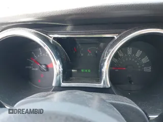 2005 Ford Mustang Deluxe с VIN 1ZVFT80NX55110332, выставлен на аукционе IAAI как лот 42087975 с пробегом 181 810 миль миль и . История ставок и продаж доступна на DreamBid. Изображение 7.