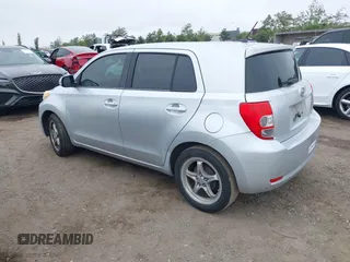 2008 Scion xD z VIN JTKKU10488J011378, wystawiony jako IAAI lot #42436291 z przebiegiem 161 354 mil mil oraz . Historia ofert i sprzedaży dostępna na DreamBid. Obrazek 3.