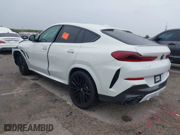 2021 BMW X6 xDrive40i z VIN 5UXCY6C00M9F88215, wystawiony jako IAAI lot #41646498 z przebiegiem 43 587 mil mil oraz . Historia ofert i sprzedaży dostępna na DreamBid. Obrazek 3.
