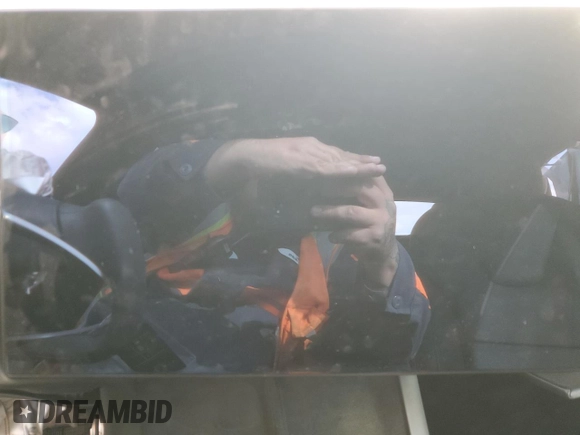 2023 Tesla Model S Plaid z VIN 5YJSA1E63PF498778, wystawiony jako Copart lot #43960765 z przebiegiem Nie podano mil oraz Szkoda całkowita • Salvage title. Historia ofert i sprzedaży dostępna na DreamBid. Obrazek 9.