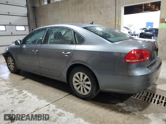 2014 Volkswagen Passat S z VIN 1VWAS7A39EC024588, wystawiony jako Copart lot #57968045 z przebiegiem 131 284 mil mil oraz Szkoda całkowita • Salvage title. Historia ofert i sprzedaży dostępna na DreamBid. Obrazek 2.