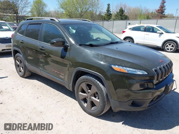 2017 Jeep Cherokee Latitude z VIN 1C4PJMCB9HW512395, wystawiony jako IAAI lot #42161258 z przebiegiem 67 584 mil mil oraz . Historia ofert i sprzedaży dostępna na DreamBid. Obrazek 1.